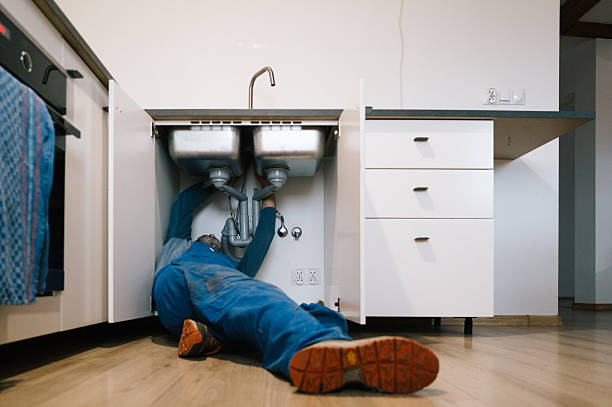 Professional Emergency Plumber technician working in Tappan, NY